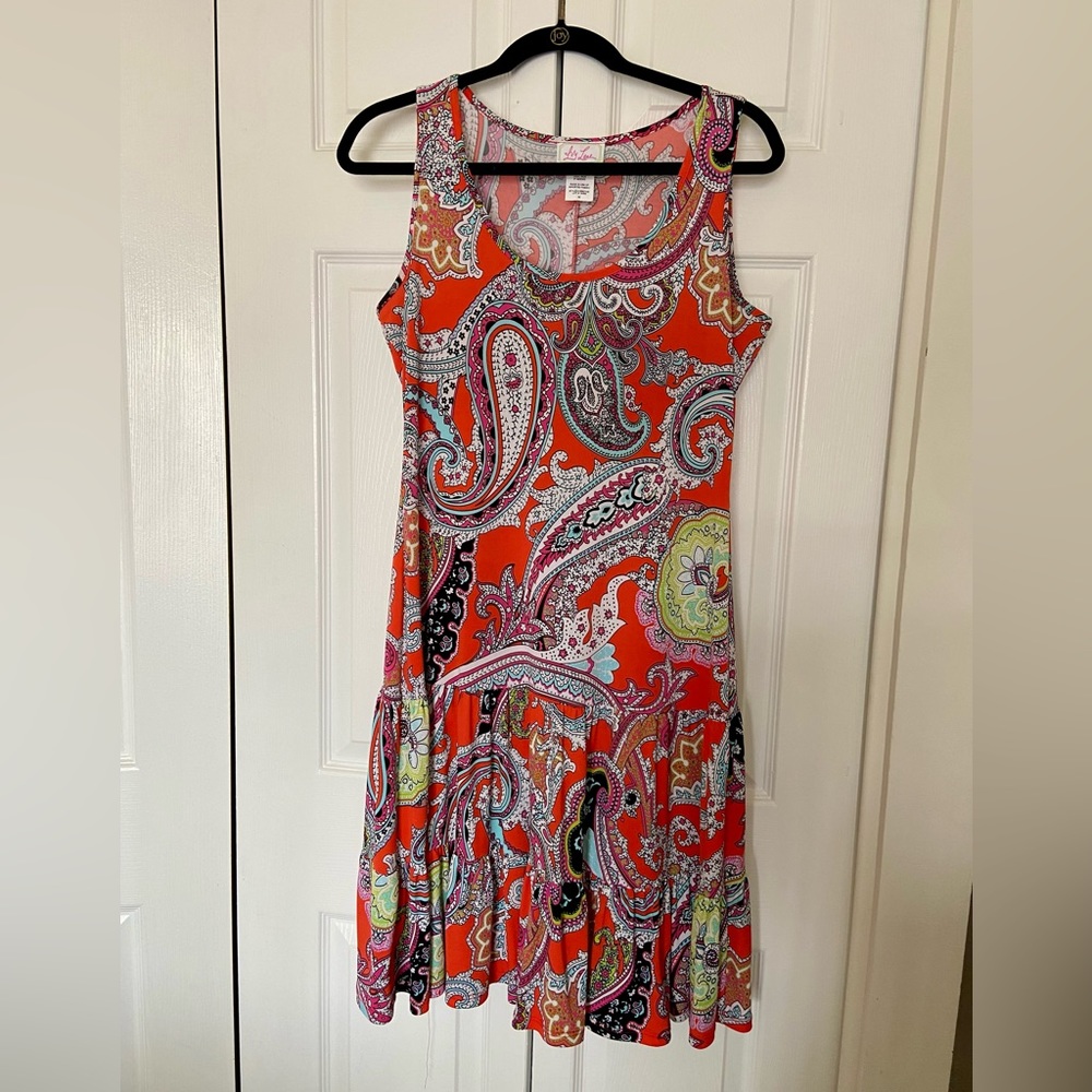 Ivy Lane sleeveless dress with paisley pattern and tiered bottom, size medium
